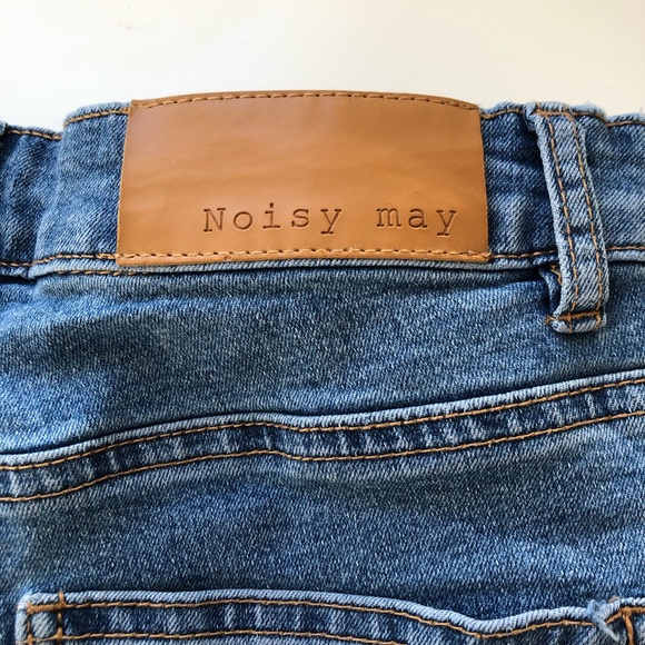 Noisy May Highwaisted Jean shorts - Picture 3 of 5